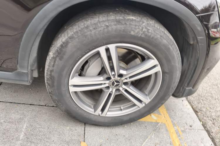 Used Mercedes-Benz GLC 2021 GLC 260 L 4MATIC Dynamic Edition Right Front Wheel Hub