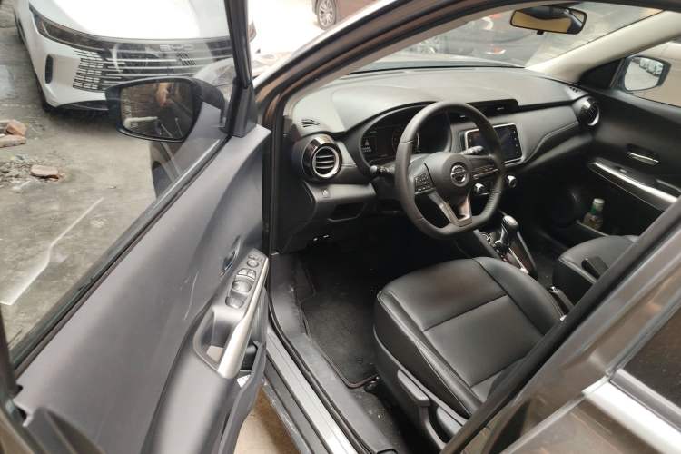 Used Nissan Kicks 2021 1.5L XV CVT Smart Connect Luxury Edition Driver Seat