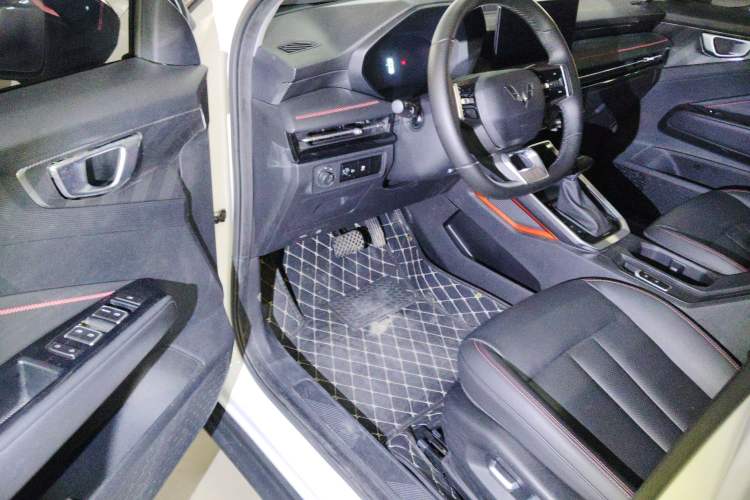 Used Wuling Alvez 2022 1.5T CVT Trendy & Cool Edition Interior 3