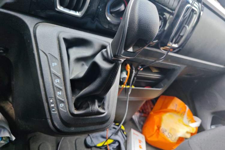 Used Iveco Daily 2023 2.5T A37M1 Multi-Purpose Passenger Vehicle Long Wheelbase Mid-Roof Design Dual Side Sliding Doors Automatic Transmission
