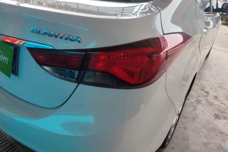 Used Hyundai Elantra (5th Generation / Langdong) 2016 1.6L Automatic Smart Version