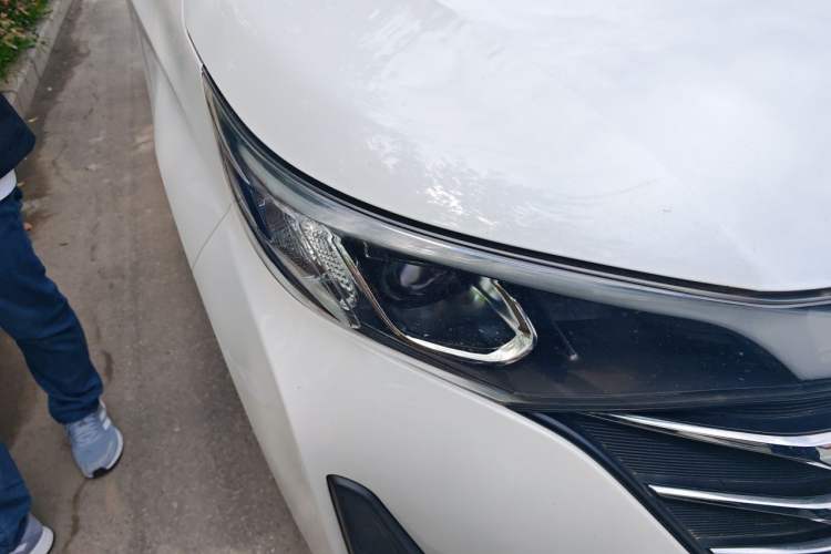 Used GAC Trumpchi M6 2019 270T Automatic Luxury Edition (7-seater) China V Standard Right Front Headlight