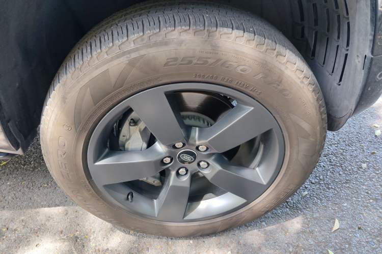 Used Land Rover Defender 2022 110 P400 X-DYNAMIC HSE Right Front Wheel Hub