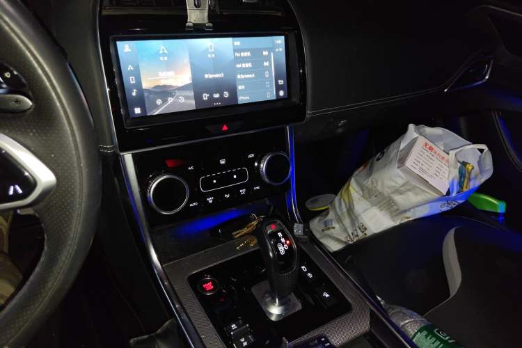 Used Jaguar XEL 2021 2.0T 250 PS R-DYNAMIC S Advanced Sport Edition Audio And AC Panel