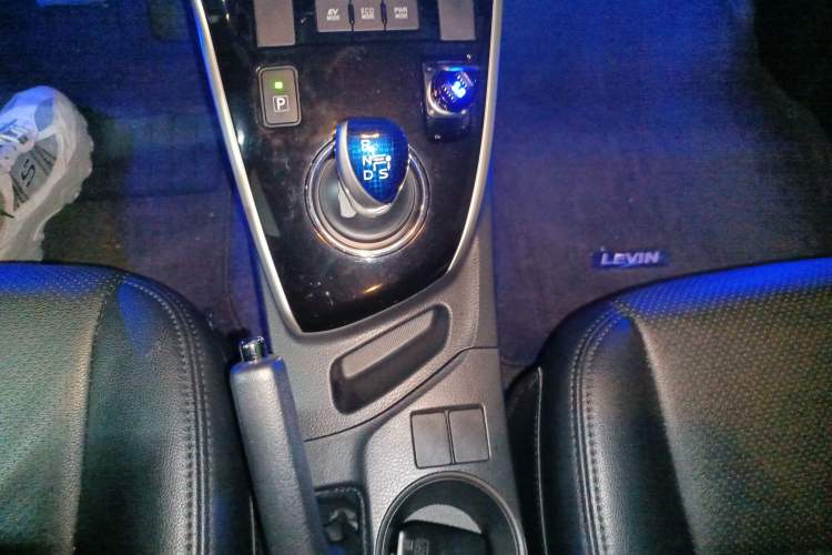 Used Toyota Levin 2016 Dual-Engine 1.8H GS E-CVT Elite Model with Sunroof