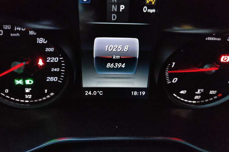 Used Mercedes-Benz GLC 2019 GLC 260 L 4MATIC Dynamic Model Odometer Close Up