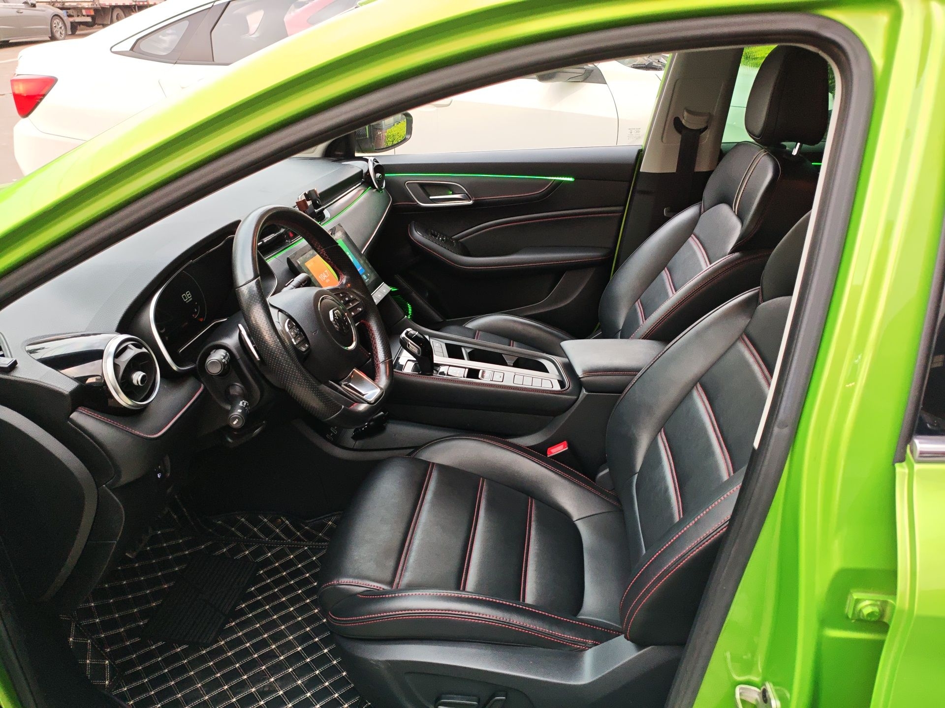 Переднее сиденье в автомобиле