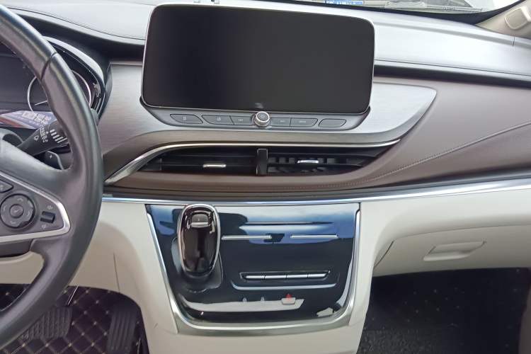 Used Buick GL8 2021 Land Cruiser Executive Class 652T Luxury Model