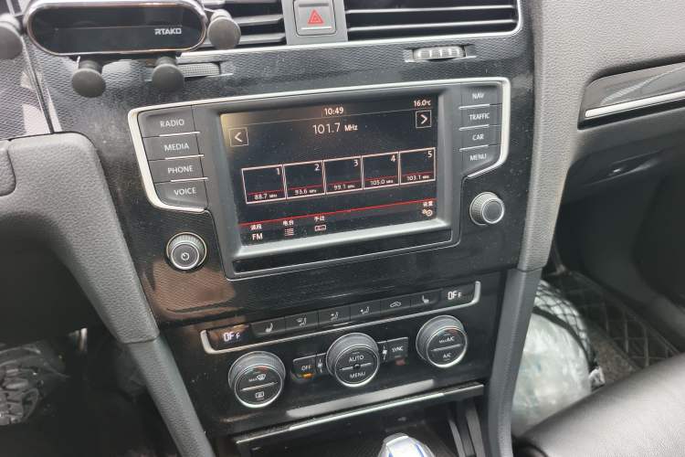 Used Volkswagen Golf 2015 GTE model Audio And AC Panel