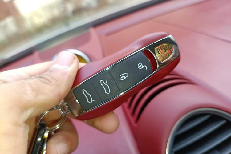 Used Porsche 718 2016 Cayman 2.0T
