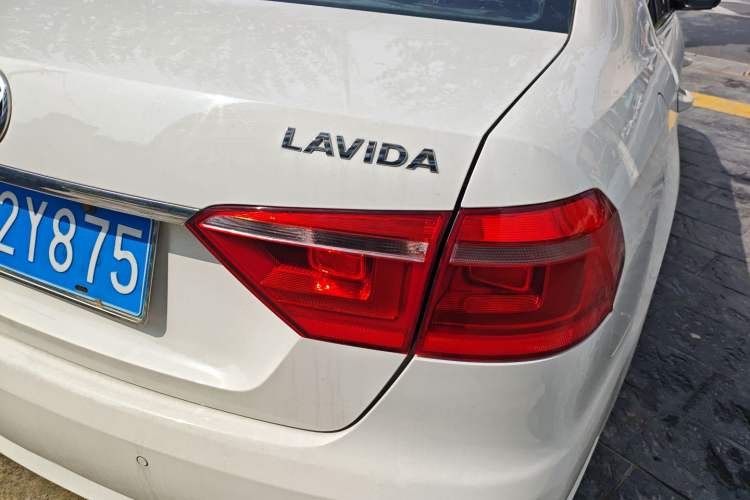 Used Volkswagen Lavida 2013 Revised Version 1.6L Automatic Luxury Edition
