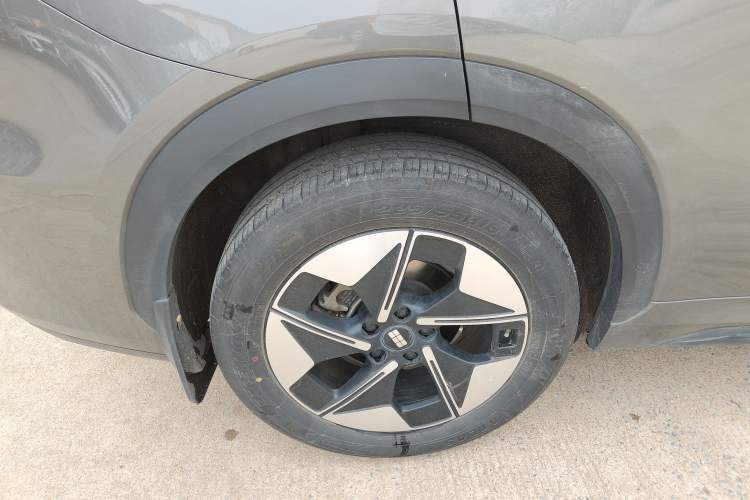 Used Geely Galaxy E5 2024 440km Exploration Version Right Rear Wheel Hub