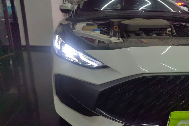 Used MG 5 2023 180 DVVT CVT Luxury Edition Right Front Headlight