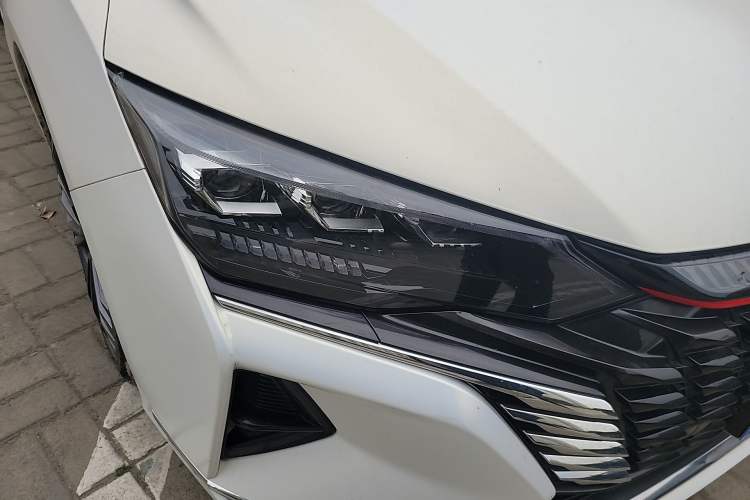 Used Dongfeng Aeolus Yixuan MAX 2021 1.5T Ultra-Stylish Trendsetter Edition Right Front Headlight