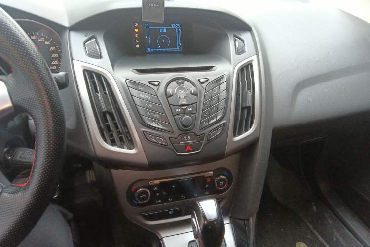 Used Ford Focus 2012 Sedan 1.6L Automatic Fashion Edition