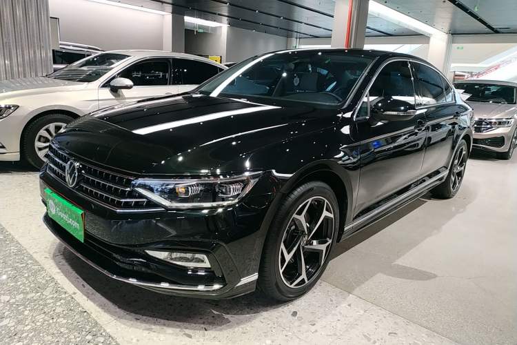 Used Volkswagen Magotan 2025 Revised Version Zhongxiang Edition 330TSI DSG Luxury Trim