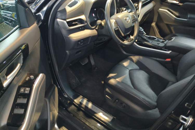 Used Toyota Highlander 2022 Dual-Engine 2.5L Two-Wheel Drive Prestige Edition 7-Seater Driver Seat