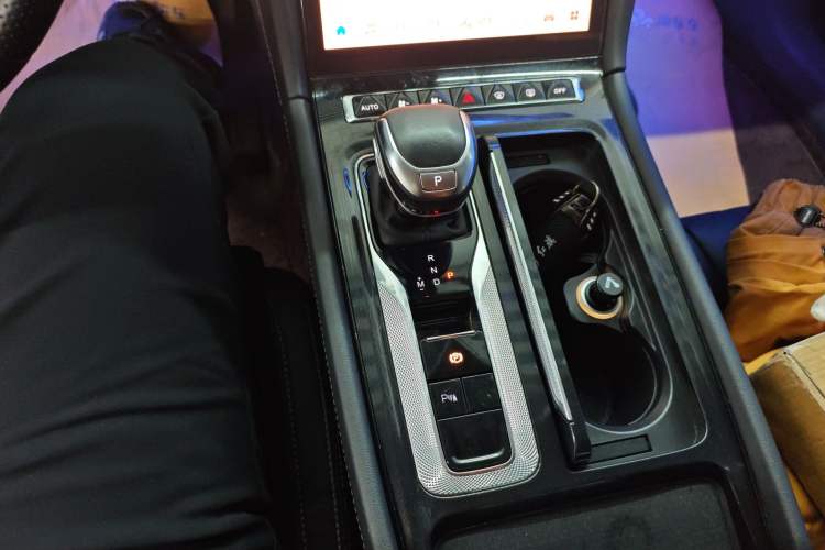 Used Hongqi H5 2024 1.5T DCT Smart Connect Flagship Edition Gear Lever