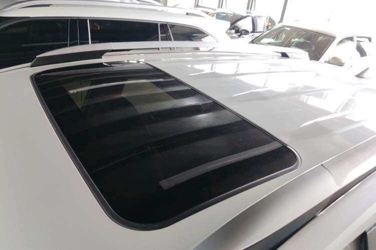 Used Toyota RAV4 2016 2.0L CVT Two-Wheel Drive Fashion Edition China V Standard
