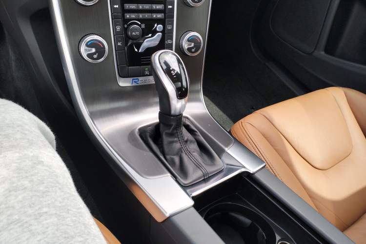 Used Volvo S60 2015 S60L T5 Intelligent Drive Edition Gear Lever