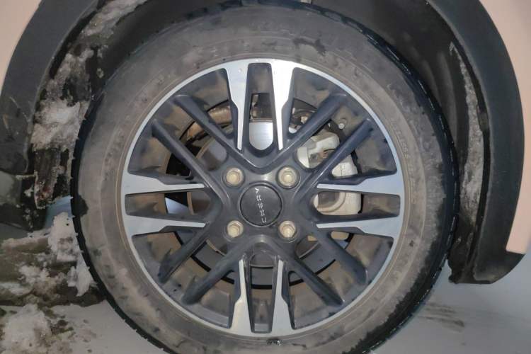 Used Chery Little Ant 2022 Restyled Version Sweet Pink Edition Half-Sugar Version 30.6 kWh 30 kW 301 km Right Front Wheel Hub