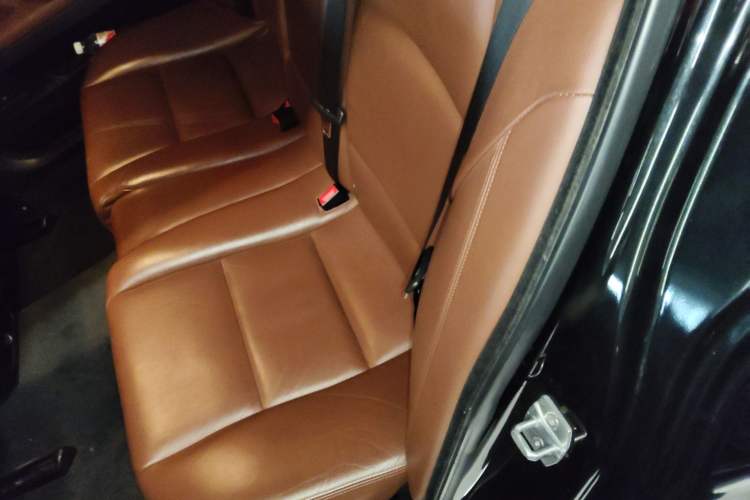 Used BMW 5 Series 2014 525Li Leading Model
