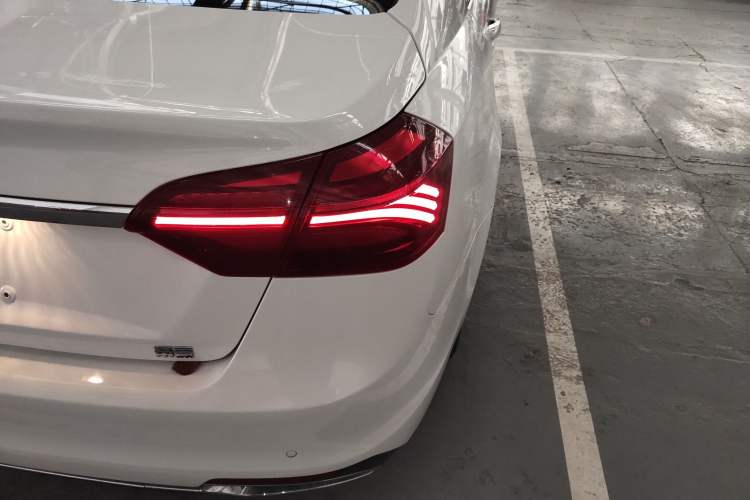 Used Geely Auto Emgrand 2019 Leading Edition 1.5L Manual Upgraded Connectivity Model China VI Standard
