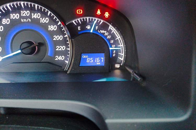 Used Toyota Camry 2016 2.5G 10th Anniversary Deluxe Navigation Edition Odometer Close Up