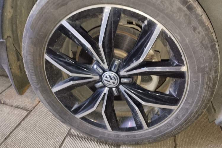 Used Volkswagen Tiguan L 2019 330TSI Automatic Two-Wheel Drive Smart Luxury Version China VI Standard
