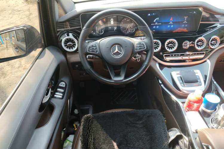 Used Mercedes-Benz Vito 2023 2.0T Elite Version 7 Seats Steering Wheel