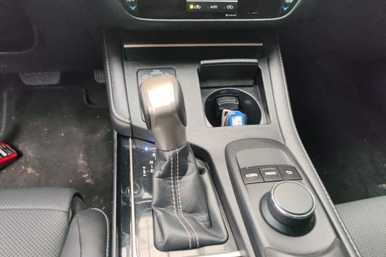 Used Lexus ES 2015 200 Elite Edition Gear Lever