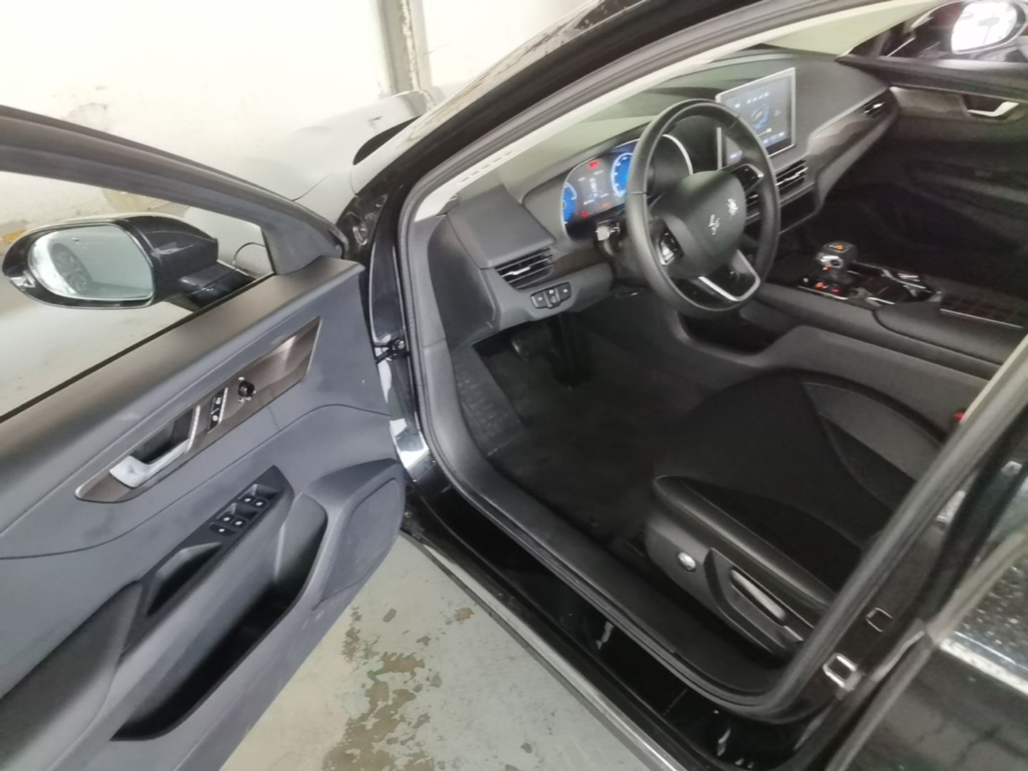 Hongqi E-QM5 2022 431 km Charge & Enjoy Edition — снимка 18
