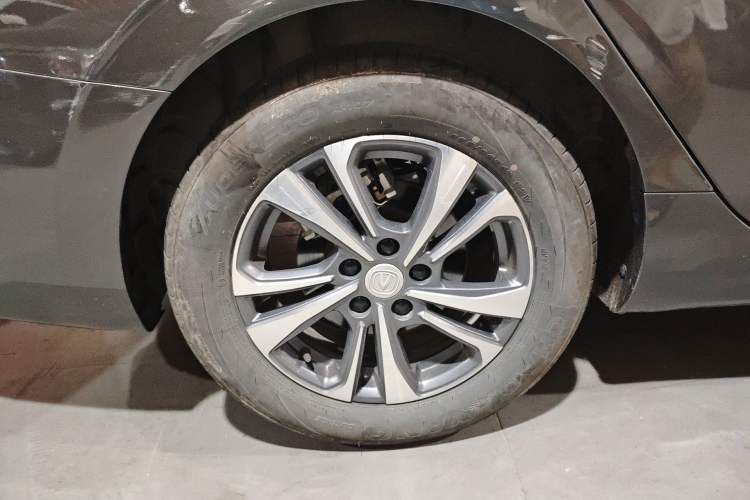 Used CHANGAN Eado 2023 Changan Edition PLUS Blue Whale NE 1.4T GDI DCT Prestige Version Exterior 5