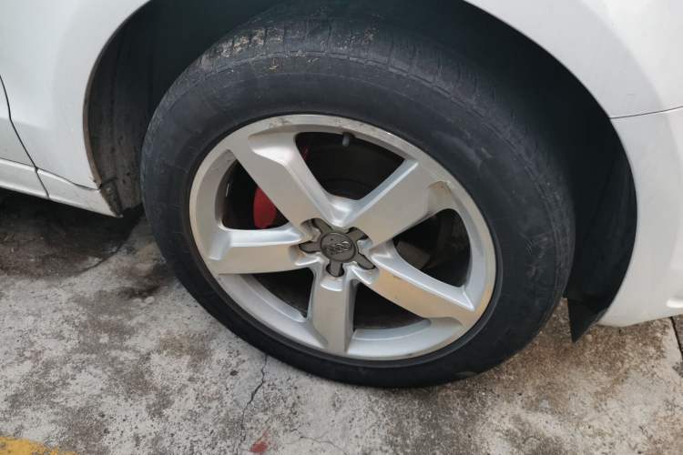 Used Audi Q5 2018 Collector's Edition 40 TFSI Ambition Model Right Front Wheel Hub