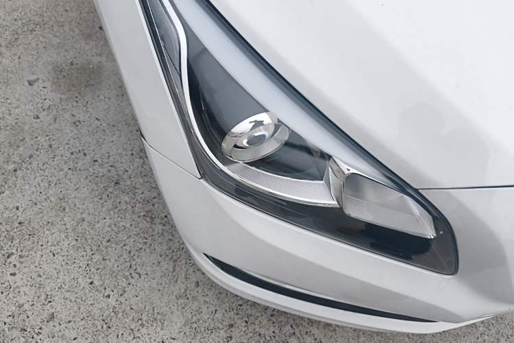 Used Hyundai Mistra 2014 1.8L Automatic Smart GLS Right Front Headlight