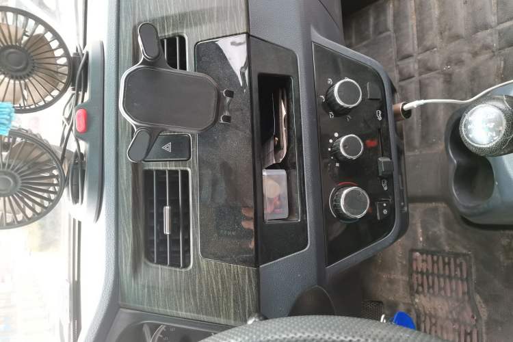 Used Jinbei Hiace X30 2020 1.5L Super-Comfortable Version China VI Standard SWC15M
