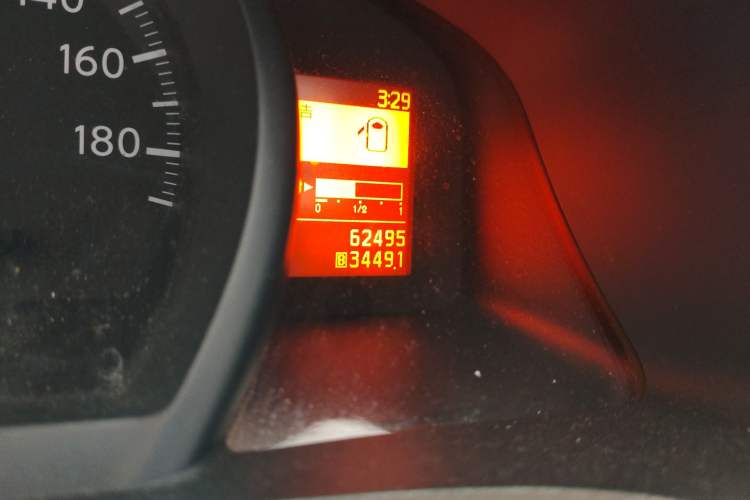 Used Nissan NV200 2014 1.6L Manual Luxury Model China IV Standard Odometer Close Up