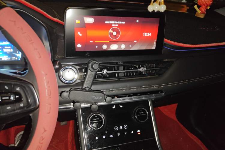 Used Chery Tiggo 8 2024 Honor Edition 230TCI Automatic Excellence Version 7 Seats Audio And AC Panel