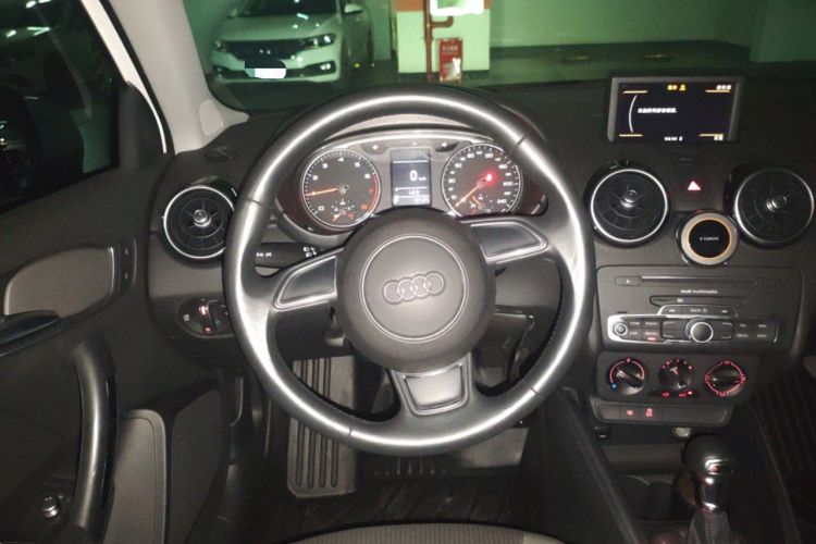 Used Audi A1 2016 30 TFSI Sportback Design Fashion Edition Steering Wheel