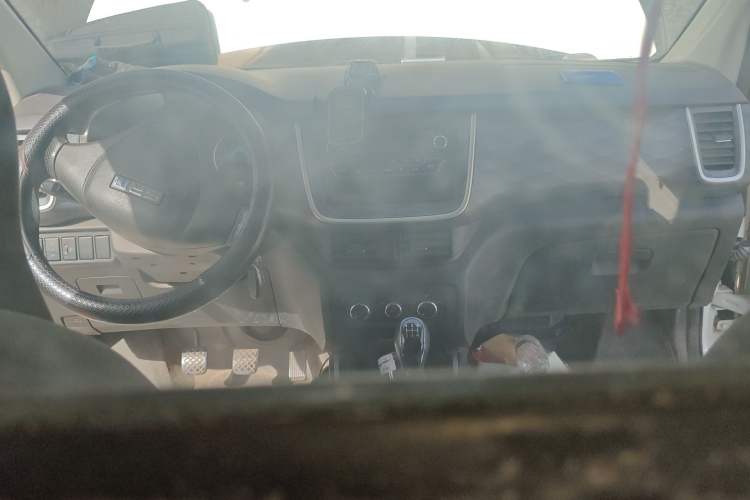 Used Jinbei Gold Hiace M Classic 2022 1.6L Engineering Lion Van 2 Seats Center Console