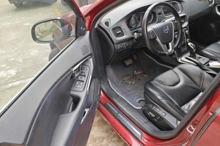 Used Volvo V40 2013 2.0T Zhiya Edition