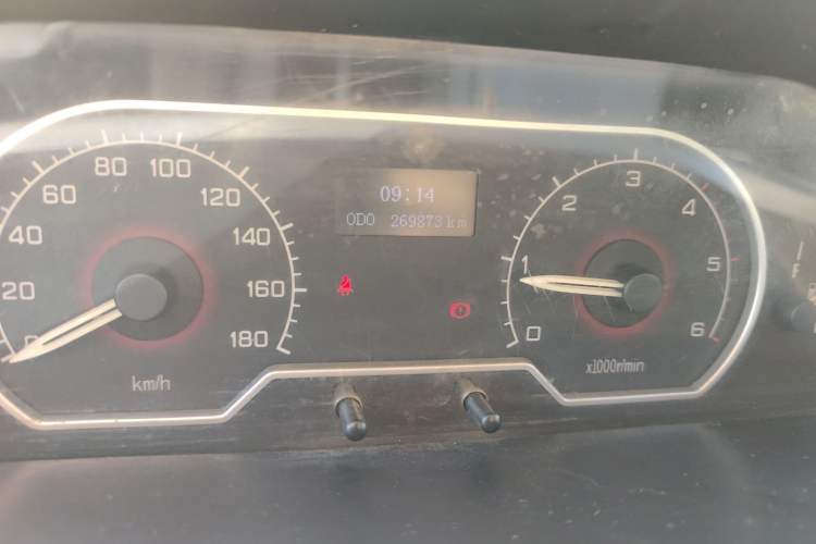 Used SAIC MAXUS Xintu V80 2017 2.5T 5-Speed Manual Aoyuntong National V Long Wheelbase Mid-Roof 6-10 Seater
