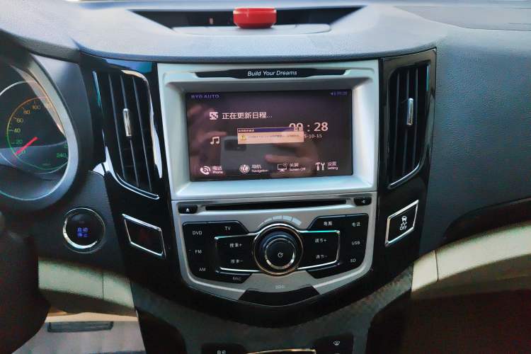 Used BYD Surui 2012 1.5TID Automatic Luxury Version Audio And AC Panel