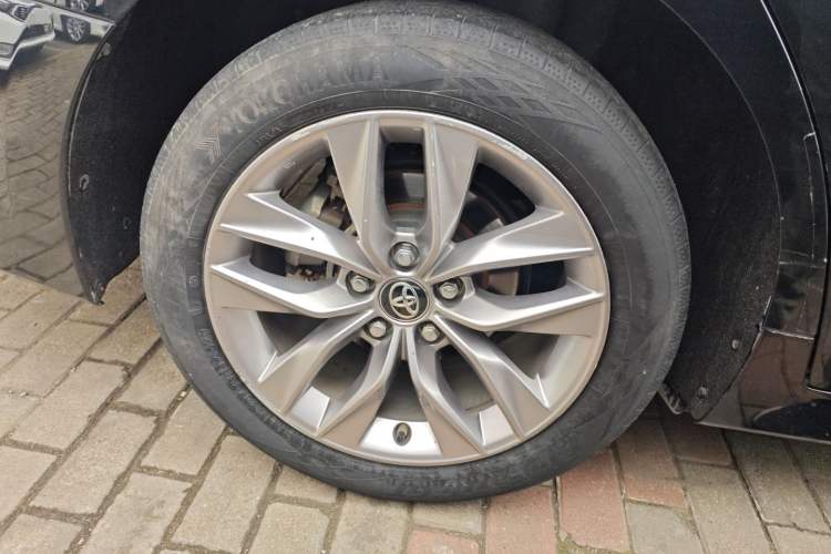 Used Toyota Avalon 2019 Dual-Engine 2.5L Luxury Edition China VI Standard