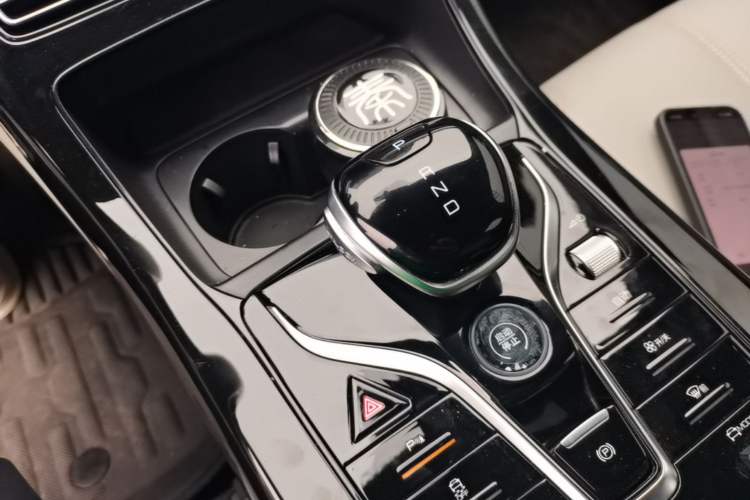 Used BYD Qin PLUS 2024 HONOR Edition DM-i 55KM Leading Model Gear Lever