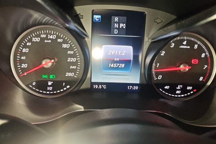 Used Mercedes-Benz GLC 2018 Facelift GLC 260 4MATIC Luxury Edition