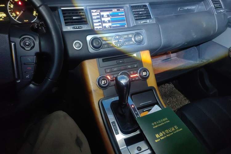 Used Land Rover Range Sport 2012 5.0 NA V8 HSE Audio And AC Panel