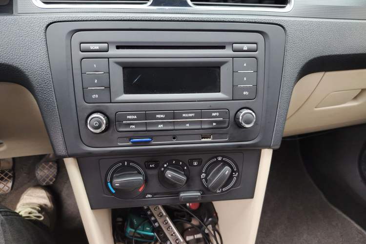 Used Skoda Rapid 2013 1.6L Manual Smart Selection Model