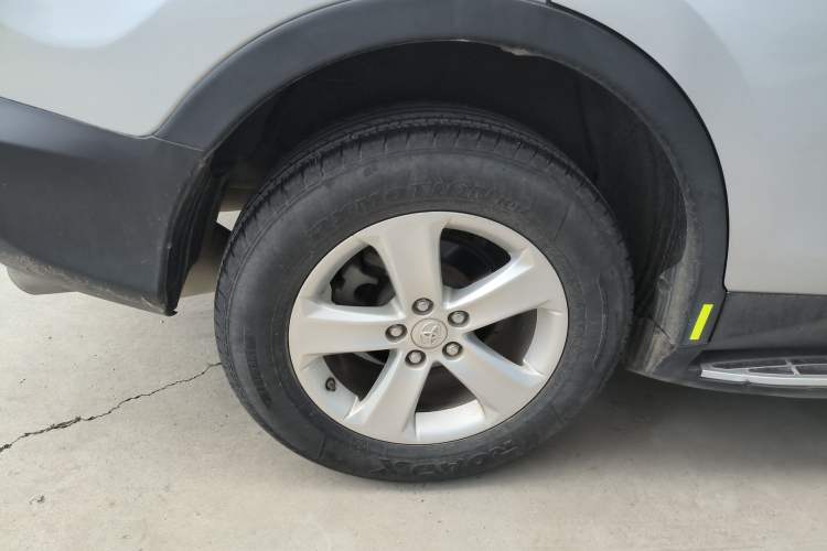 Used Toyota RAV4 2013 2.0L CVT Four-Wheel Drive Fashion Edition Right Rear Wheel Hub