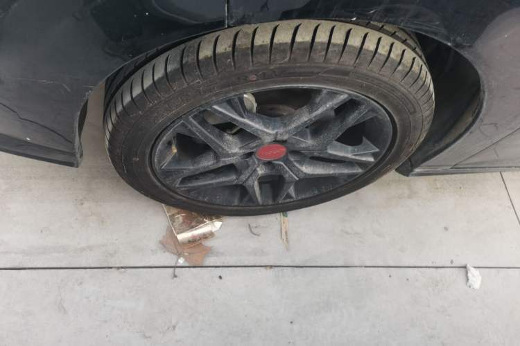 Used Dongfeng Aeolus Yixuan 2022 230T Automatic Adaptive-Beam Knight Edition Left Front Wheel Hub